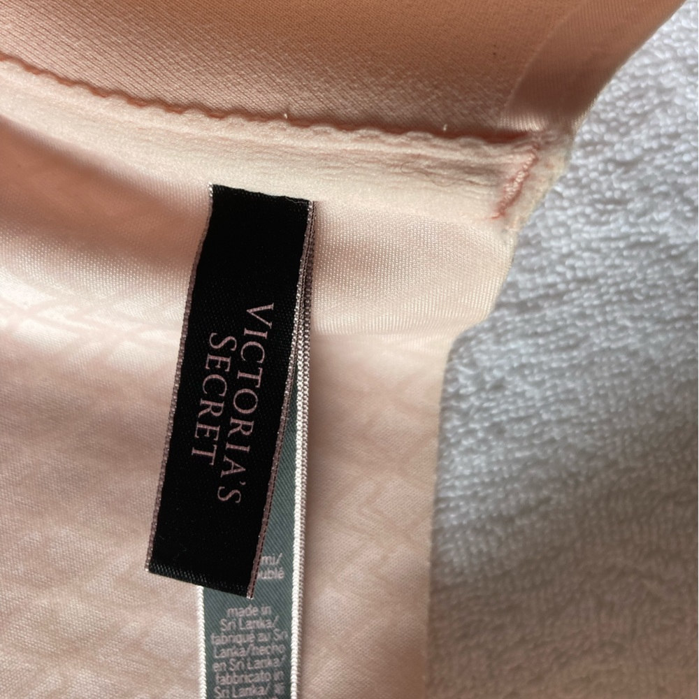 Victoria's Secret Cupid Pink 32DDD
Sexy Illusions Lined Demi
Front Close Bra - Picture 3 of 8